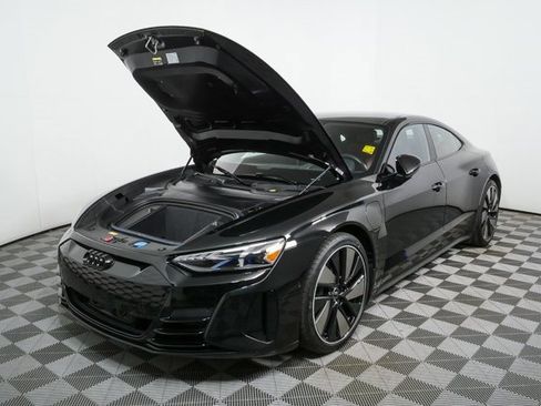 Used 2023 Audi e-tron GT Prestige image 33