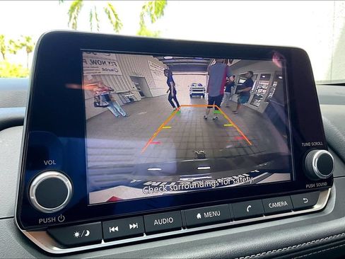 Used 2025 Nissan Rogue SV FWD image 12