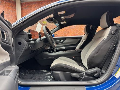 Used 2024 Ford Mustang Coupe image 21