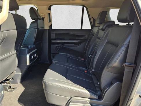 Used 2024 Ford Expedition Max XLT image 18