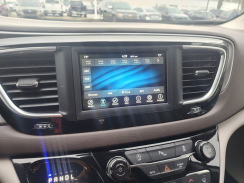 Used 2019 Chrysler Pacifica Touring Plus w/ Tire & Wheel Group image 3