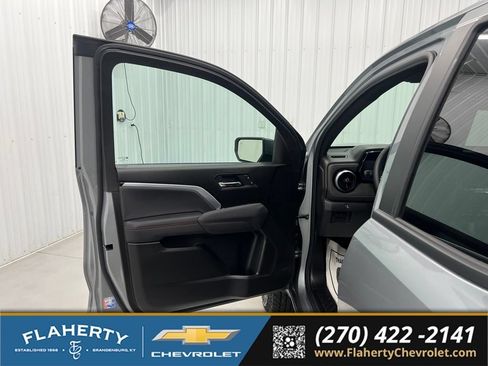 Used 2025 Chevrolet Colorado Z71 w/ Technology Package AWD/4WD image 8