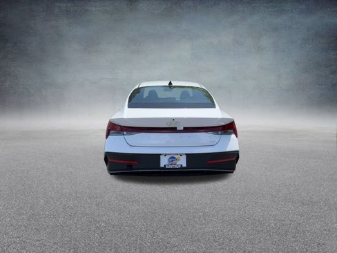 Used 2025 Hyundai Elantra Blue image 21