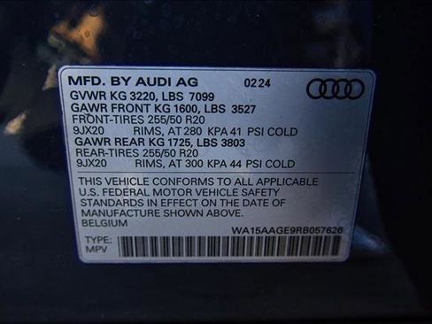 Used 2024 Audi Q8 e-tron Premium Plus w/ Premium Plus Package image 29