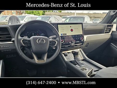 Used 2025 Lexus GX 550 w/ Accessory Package (2T) AWD/4WD image 17