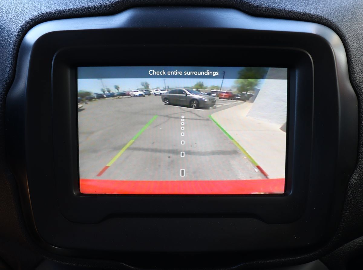 Used 2018 Jeep Renegade Latitude FWD image 49