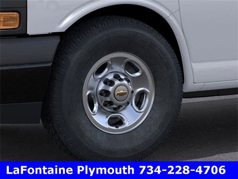 New 2025 Chevrolet Express 3500 w/ Driver Convenience Package image 9
