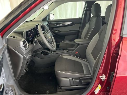 Used 2024 Chevrolet TrailBlazer LS w/ LS Convenience Package FWD image 3