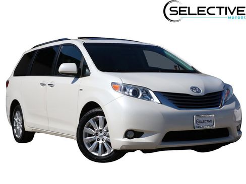 Used 2017 Toyota Sienna XLE w/ XLE Navigation Package image 1
