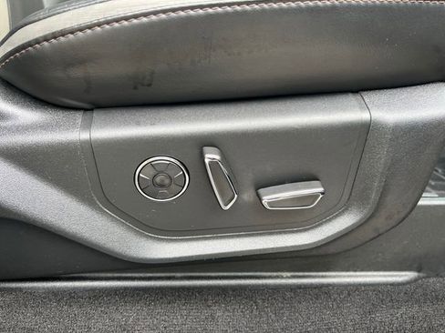 Used 2019 Ford F250 Platinum w/ Platinum Ultimate Package AWD/4WD image 18