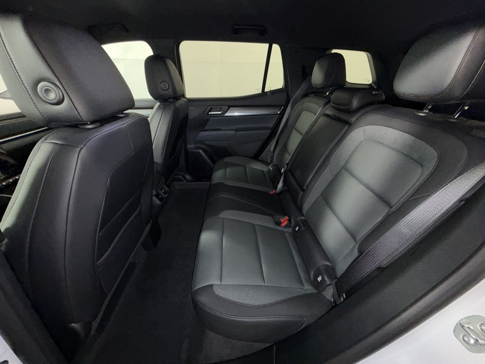 New 2027 GMC Terrain AT4 w/ Convenience Package III AWD/4WD image 24