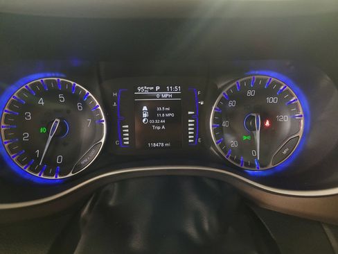 Used 2018 Chrysler Pacifica Touring-L FWD image 23