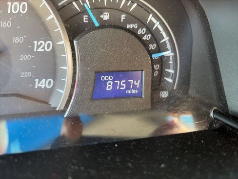 Used 2012 Toyota Camry LE FWD image 5