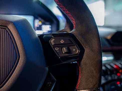 Used 2018 Lamborghini Huracan Performante image 32