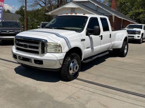 Used 2005 Ford F350 Lariat image 1
