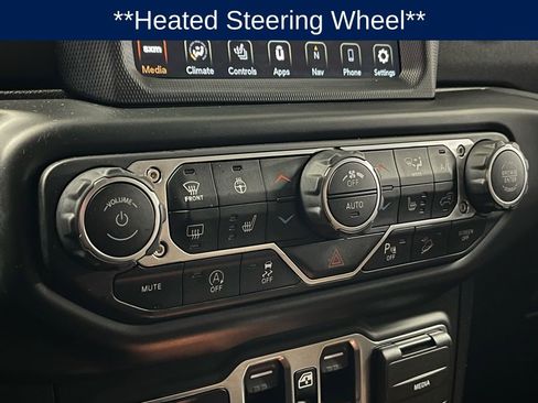 Used 2020 Jeep Wrangler Unlimited Sahara image 9