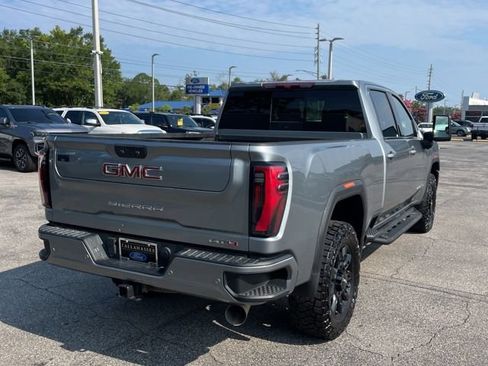 Used 2024 GMC Sierra 2500 AT4 w/ AT4 Preferred Package AWD/4WD image 7