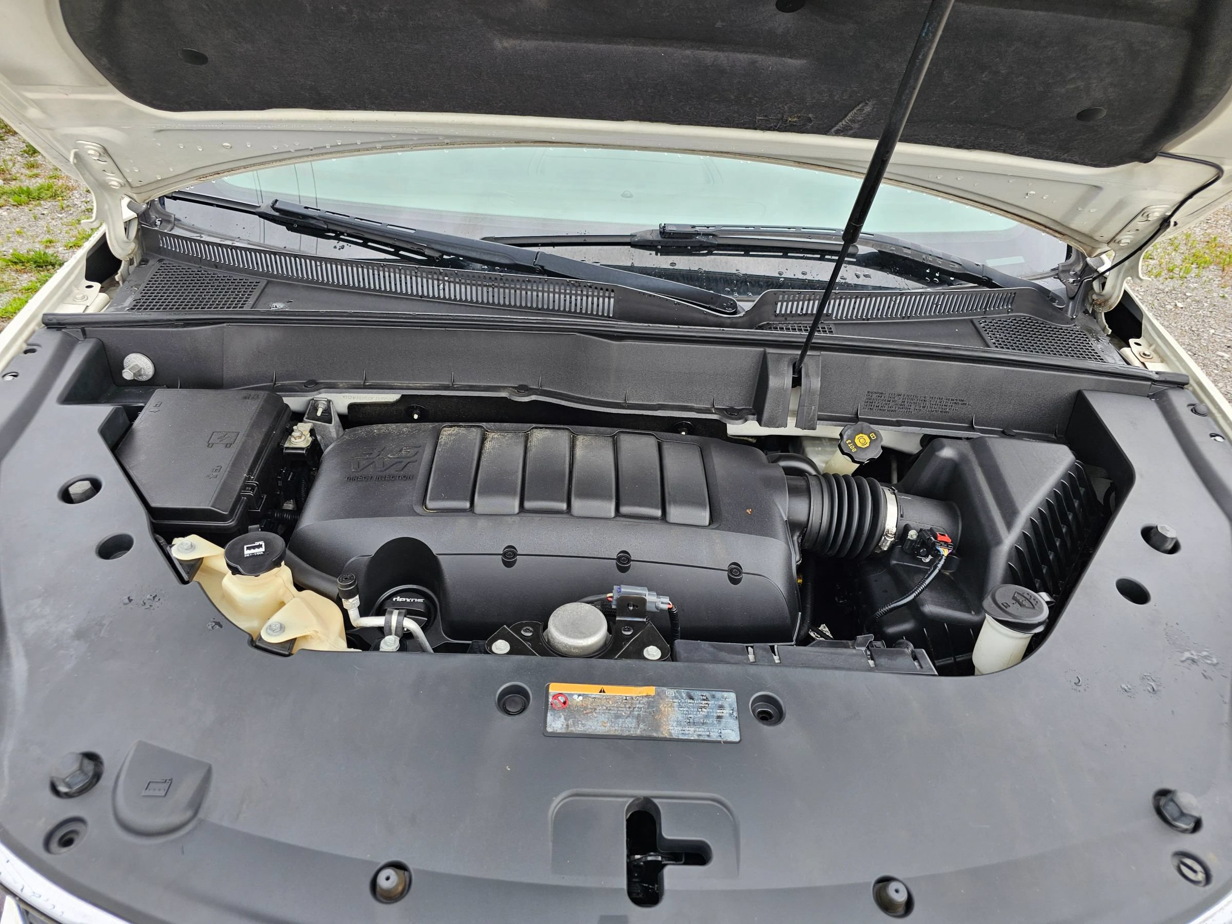 Used 2015 Chevrolet Traverse LT w/ Style and Technology Package FWD image 3