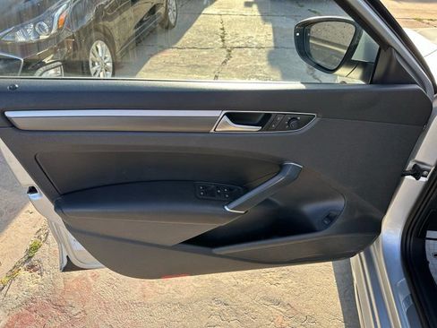 Used 2018 Volkswagen Passat 2.0T R-Line FWD image 12