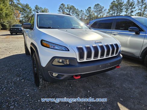 Used 2018 Jeep Cherokee Trailhawk w/ Trailer Tow Group image 4