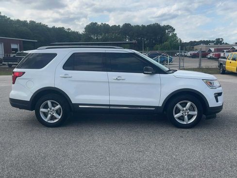 Used 2019 Ford Explorer XLT w/ Equipment Group 201A FWD image 8