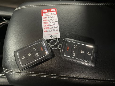 Used 2023 Jeep Grand Cherokee Limited image 26