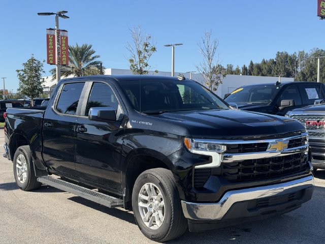 Used 2023 Chevrolet Silverado 1500 LT RWD image 2
