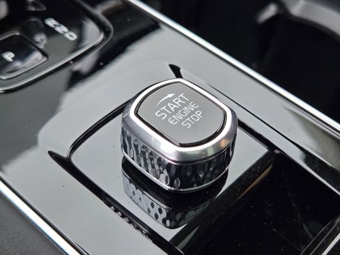 New 2025 Volvo XC90 T8 Core w/ Protection Package image 23