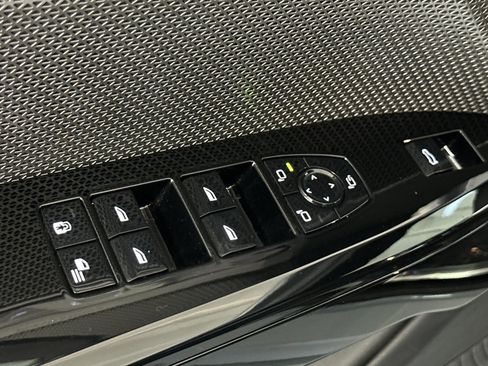 Used 2023 BMW 740i image 12