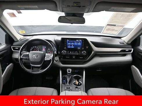 Used 2022 Toyota Highlander LE AWD/4WD image 12