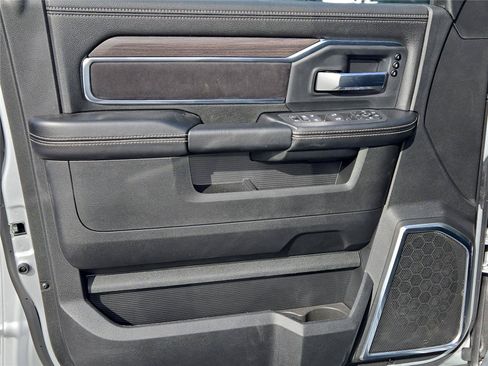 New 2026 RAM 2500 Laramie AWD/4WD image 13