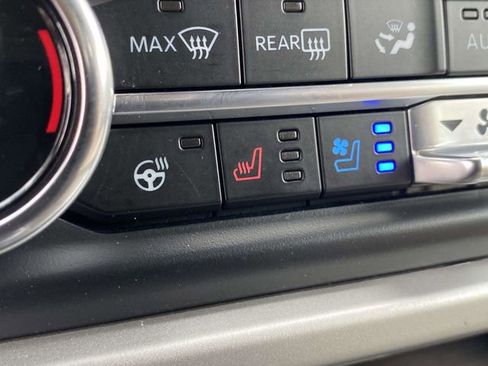 Certified 2024 Ford Expedition Limited image 36