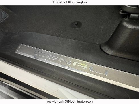Used 2025 GMC Yukon Denali AWD/4WD image 43
