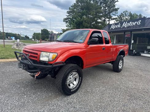 Used 2000 Toyota Tacoma PreRunner RWD image 1