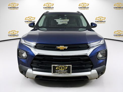 Used 2023 Chevrolet TrailBlazer LT w/ Convenience Package FWD image 2