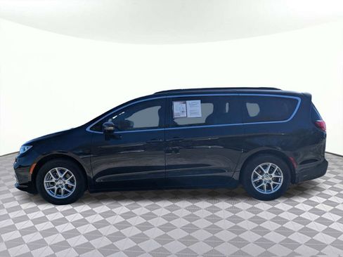 Used 2022 Chrysler Pacifica Touring-L image 6
