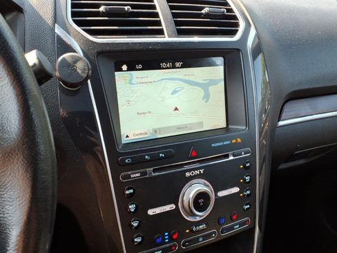 Used 2018 Ford Explorer Limited w/ Equipment Group 301A AWD/4WD image 14