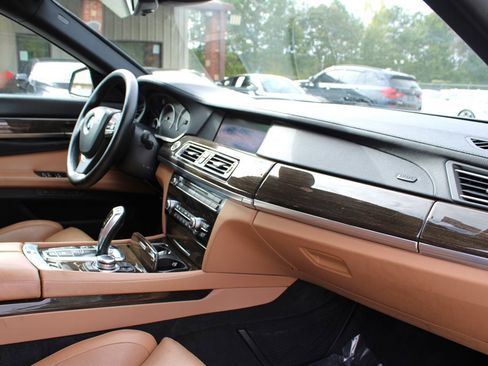 Used 2012 BMW 750Li xDrive image 17