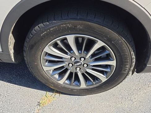 Used 2023 Lincoln Nautilus FWD w/ Premium Package image 18