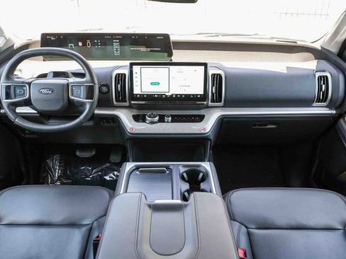 Certified 2025 Ford Expedition Active AWD/4WD image 13