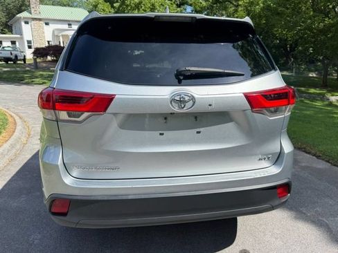 Used 2019 Toyota Highlander XLE FWD image 8