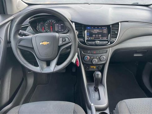 Used 2021 Chevrolet Trax LS image 4