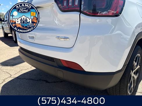 Used 2024 Jeep Compass Latitude image 19