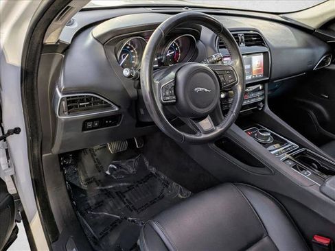 Used 2019 Jaguar F-PACE Premium image 10