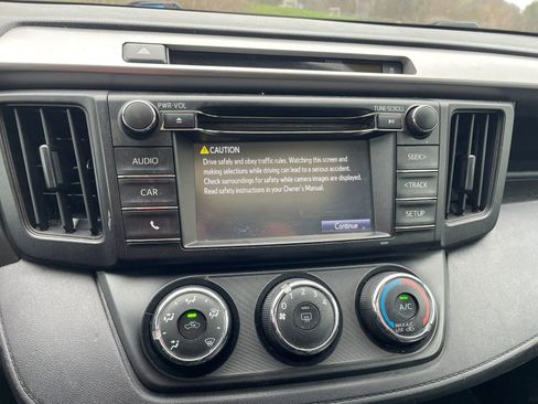 Used 2016 Toyota RAV4 LE AWD/4WD image 11