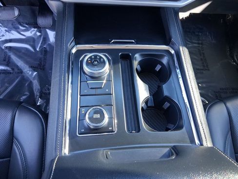 Used 2024 Ford Expedition Max XLT image 14