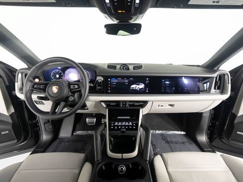 Certified 2025 Porsche Cayenne S AWD/4WD image 37