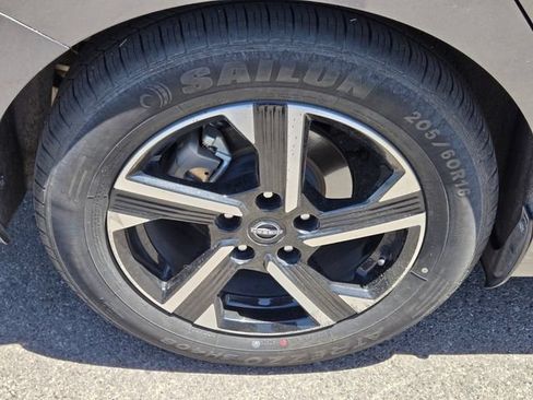 Used 2024 Nissan Sentra SV FWD image 12