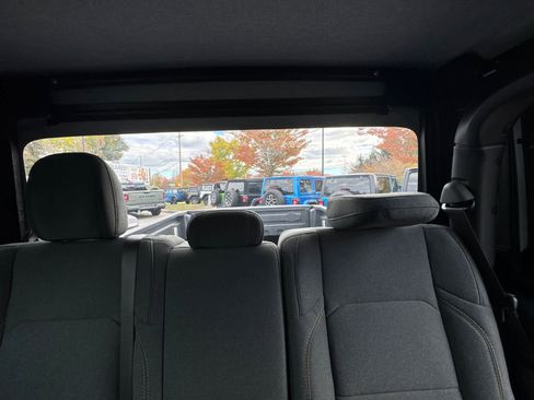 New 2025 Jeep Gladiator Sport image 35