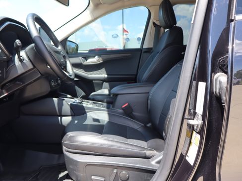 Used 2020 Ford Escape Titanium FWD image 9